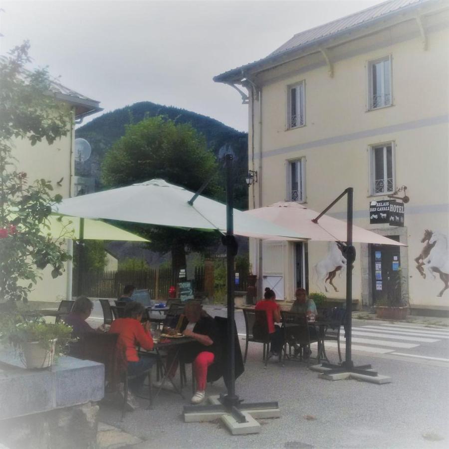 Hotel Le Relais Des Cavaliers Villeneuve-d'Entraunes Zewnętrze zdjęcie